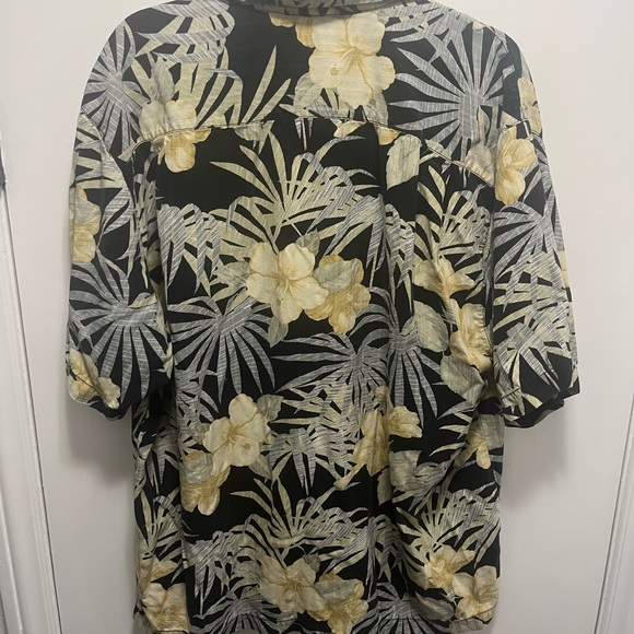 Tommy Bahama Hawaiian Shirt 🌺 - Picture 7 of 16